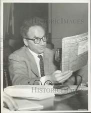 1952 Press Photo Playwright Clifford Odets gives House testimony in Washington picture