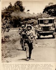 LG48 1972 AP Wire Photo CAMBODIAN ARMY ON PATROL NEAR PHNOM PENHKHMER ROUGE picture