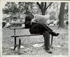 1946 Press Photo Secretary of Commerce Henry A. Wallace reads paper outside picture