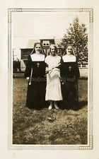 PORTRAIT WITH NUNS Vintage FOUND PHOTO Black And White WOMEN 45 LA 80 J picture