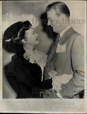 1947 Press Photo Sylvia Sydney with husband Carlton Alsop in a Hollywood studio picture