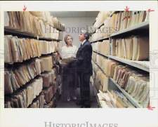 1989 Press Photo Larry Litton, Janice McClure with Files, Litton Mortgage Co. picture
