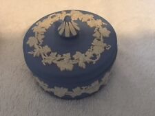 WEDGWOOD Etruria & Barlaston Queenswear Porcelain covered box picture
