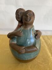 Peruvian Chulucanas Folk Art Pottery Hugging Couple Sculpture, 6”.  Pre-Owned. picture