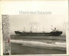 1963 Press Photo Greek freighter-tanker lies aground off California beach picture