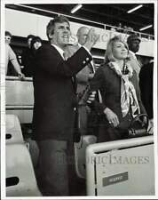 1969 Press Photo Burt Bacharach, Angie Dickinson watching horse race at track picture