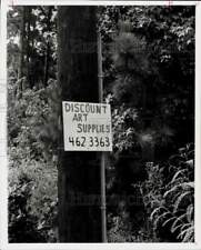1972 Press Photo 'Discount Art Supplies' sign - hpa91764 picture