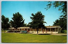 Postcard Porky's Motel, Middleton Wisconsin V176 picture
