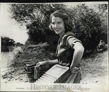 1945 Press Photo Betty Field In 