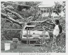 1989 Press Photo Steve Strong inspects wind damage in Kansas City - lra48610 picture