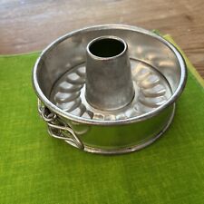 Aluminum Bundt Cake Pan 5” Small Cakes w/Lock Release on side of pan Cookware picture