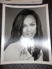 PHOTO AUTOGRAPHED Tyra Banks (8 X 10) picture