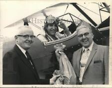1971 Press Photo Postal Service officials post next to biplane in New York picture
