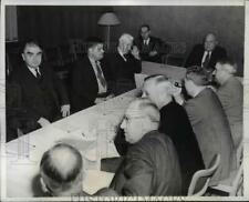 1943 Press Photo Coal Miners Wage Negotiation Meeting in Washington, D.C. picture