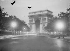 Triumphal arch commemorating Napoleon's victories, designed by Jea- 1930s Photo picture