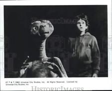 1982 Press Photo E.T. and Henry Thomas in 