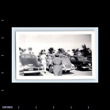 Vintage Photo MAN WOMAN REAR VIEW FROM BEHIND CLASSIC CARS picture
