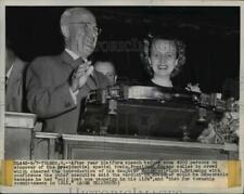 1948 Press Photo Pres.Harry Truman cheered the introduction of his daughter picture