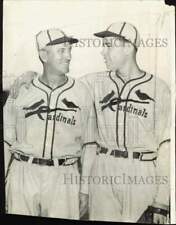 1938 Press Photo Cardinals' Paul Dean poses with teammate Mike Gonzales picture