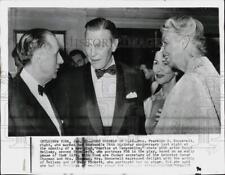 1958 Press Photo Mrs. Eleanor Roosevelt and actor Ralph Bellamy in New York City picture