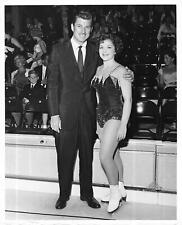 Vintage Press Photo Anthony Eisley actor, Janet Champion figure skater Hawaiian picture