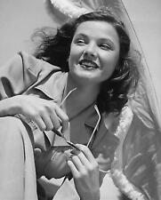 GENE TIERNEY Charming Photo   (221-A ) picture