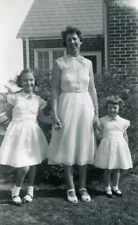BG14 Original Vintage Photo WOMAN WITH TWO GIRLS IN DRESSES c 1955 picture