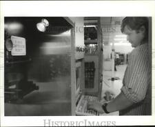 1993 Press Photo Software engineer Robert Dunlop at Robotic Process Systems picture