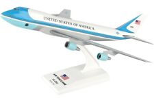 Skymarks SKR041 USAF Boeing VC-25 Air Force One Desk Top Model 1/250 Airplane picture
