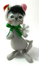 ANNALEE Christmas Mouse Holding Snowflake  Poseable   2012  6.25