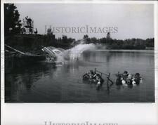 1961 Press Photo How to escape from a submerged auto Ohio picture