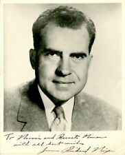Photograph signed by Richard Nixon - Autographs of Famous People picture