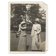 Two Edwardian Women Wearing Big Hats Holding Parasol 1910s Snapshot Photo picture