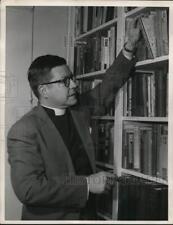Press Photo Very Reverend James A. Pike on ABC-TV's Dean Pike in Library picture
