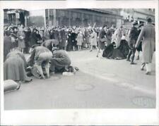 1943 Press Photo Washington DC Motorist Hits Two Pedestrians at 11th - ner19073 picture