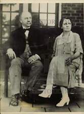 1924 Press Photo Samuel Ralston and wife at their summer home near Indianapolis picture