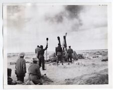 1941 British Artillery in Action in Libya 7x8 Original News Photo picture