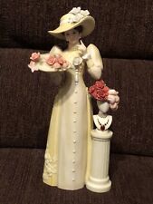 AVON 2005 Mrs Albee Award Figurine * Dressing For Success * President’s Club picture