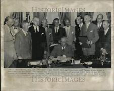 1949 Press Photo truman signs treaty atlantic pact - DFPC01923 picture