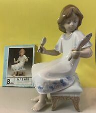 Lladro Figurine I FEEL PRETTY GIRL With MIRROR & HAIRBRUSH #5678 Retired Mint picture