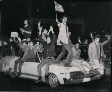 1968 Wirephoto College students Boston area hold impromptu demonstration 6X8 picture