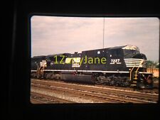 11411 VINTAGE Train Engine Photo 35mm Slide NS 7227 SD80MAC ENOLA GA 5-26-16 picture