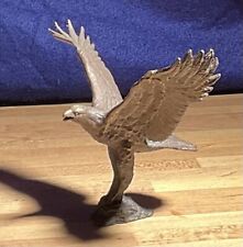 Vintage 1985 Avon Solid Bronze Eagle Collectible Majesteic USA National Bird picture