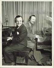 1946 Press Photo Dualing pianists Con Maffie and Gene LePique on CBS radio picture