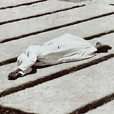 Antique 1909 Man Collapses In Prayer Ramesseum Egypt Stereoview Photo Card P4235 picture