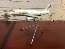 Space Models UK Airbus A319 corporate jet airline display model 1/200 scale desk picture
