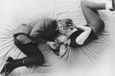 PAUL NEWMAN JOANNE WOODWARD ICONIC IMAGE KISSING 24x36 inch Poster picture