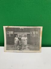VINTAGE 1945 PHOTO 3.5 x 2.5 in Mother & 5 Daughters Iowa Retro Photographs picture