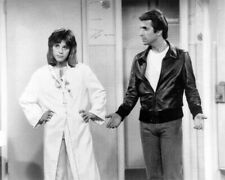 Happy Days Suzy Quattro as Leather Tuscadero Henry Winkler as Fonz 8x10 photo picture