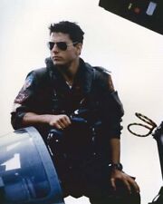 Tom Cruise as Maverick posing on jet in sunglasses 1985 Top Gun 24x36 inch poste picture